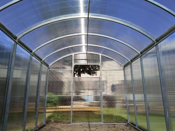 Straight Wall 2.5 Polycarbonate Greenhouse W 2.5m x L 8m x H 2.2m (W 8.2ft x L 26.2ft x H 7.2ft) - Image 2