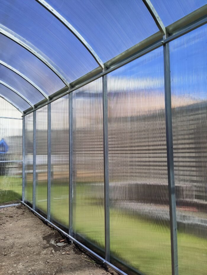 Straight Wall 2.5 Polycarbonate Greenhouse W 2.5m x L 8m x H 2.2m (W 8.2ft x L 26.2ft x H 7.2ft) - Image 3