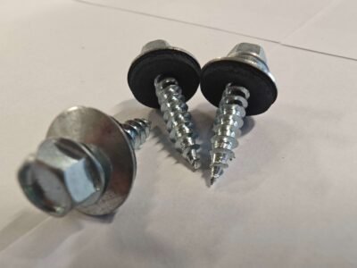 Polycarbonate screws for wood with washer