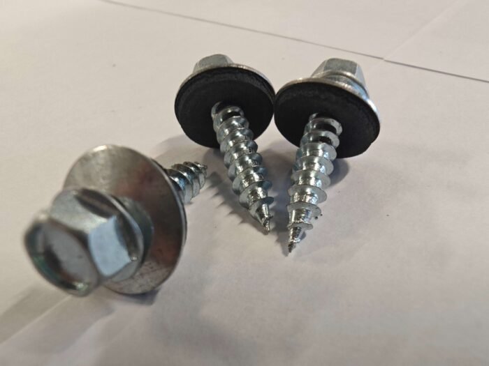 Polycarbonate screws for wood with washer