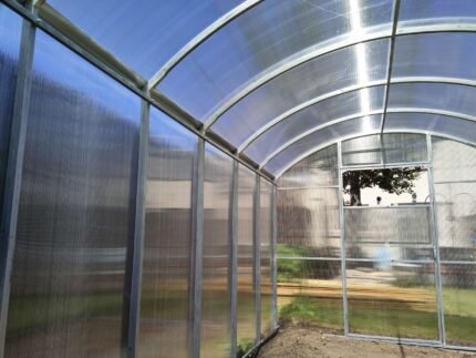Straight Wall 2.5 Polycarbonate Greenhouse W 2.5m x L 12m x H 2.2m (W 8.2ft x L 39.4ft x H 7.2ft)